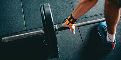 Man grabbing lifting equipment bar