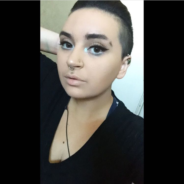 Makeup look with black eyeliner with blue eyeshadow
