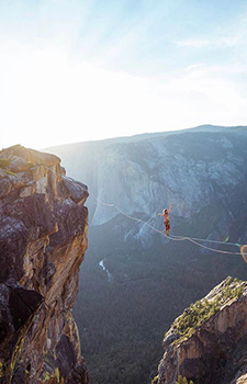 Slackliner over canyon