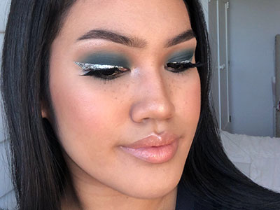 Glitter liner and teal eyeshadow with nude lip gloss makeup look.