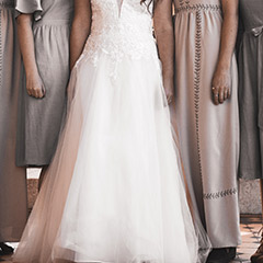 bride and bridesmaids dresses good color