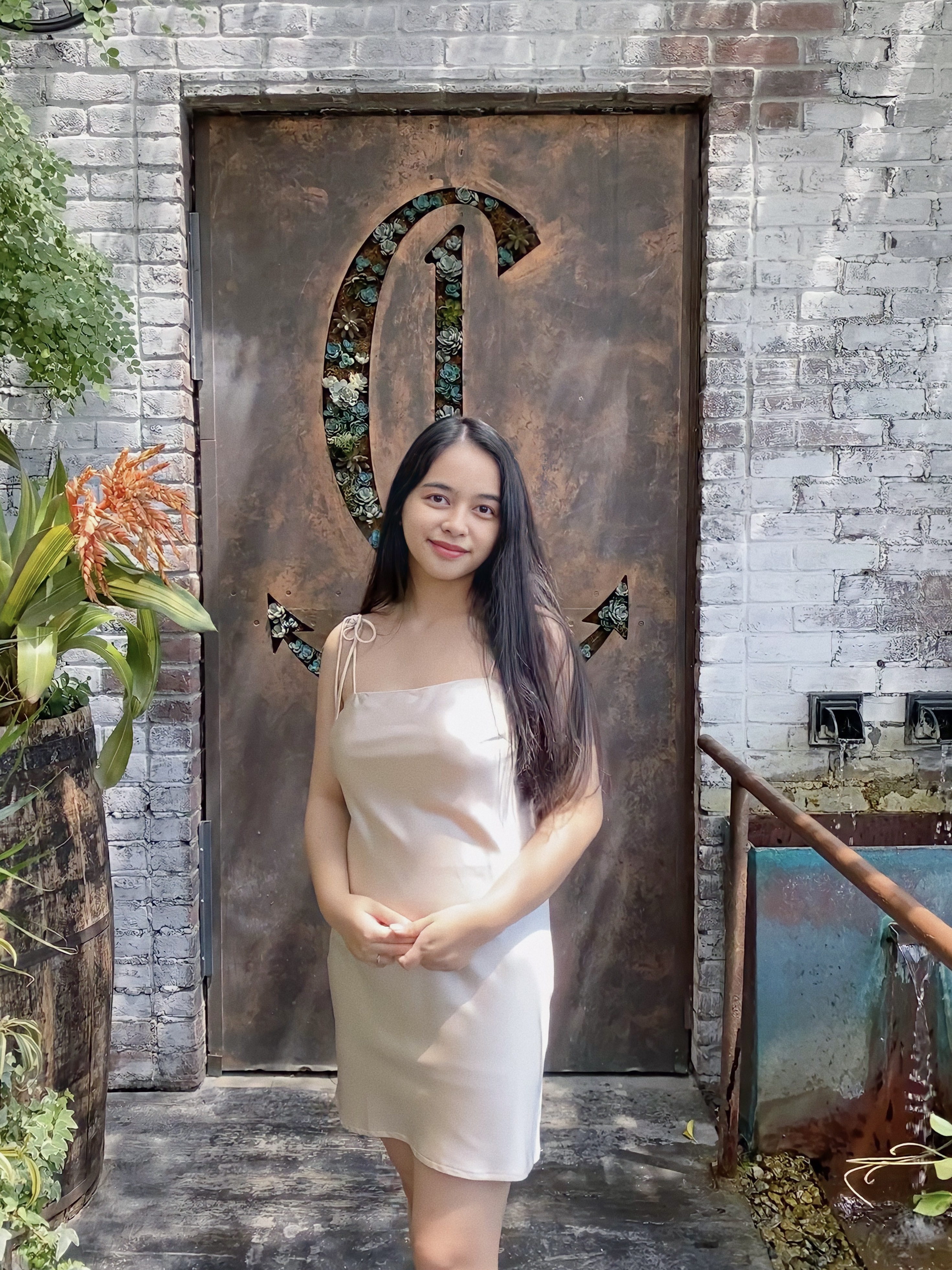 Jhazeen Gascon posing for a picture at Catch LA