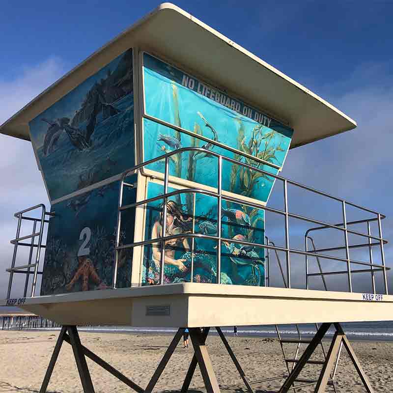 A lifeguard tower painted with an underwater ocean mural