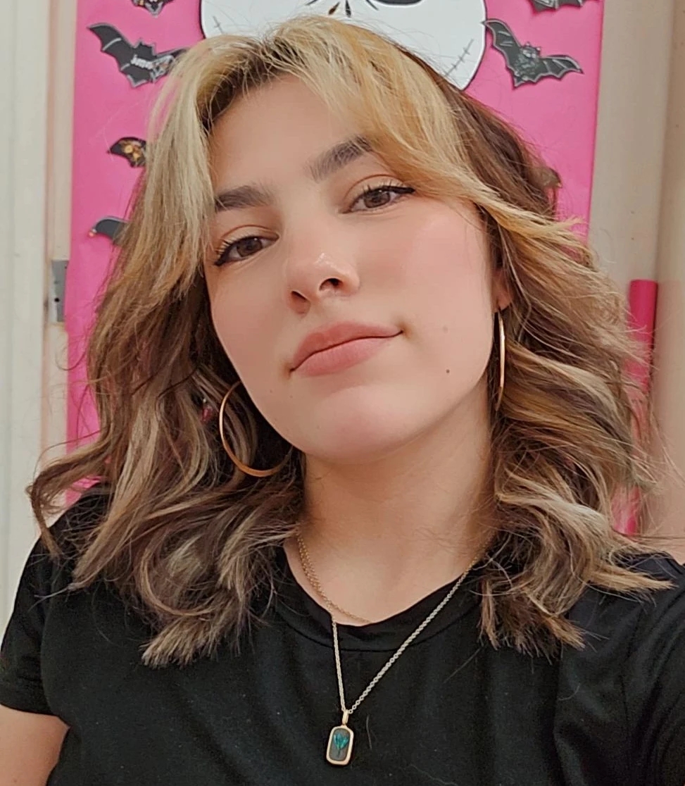 Picture of Anna smiling.