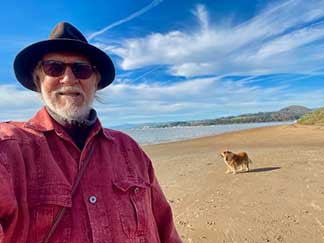 Selfie of Denis and Chee Kough, canine companion.